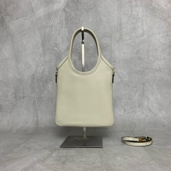 p6305BA281 white miu new mini tote bag new size compact cute adaptable high fashion chic and versatile details exquisite exquisite classic embossed letters logo add a distinctive style and recognition continue Miu retro style casual and unrestrained with 