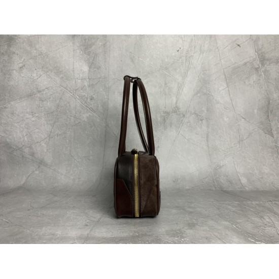 P7505BB147 special original leather splicing M new splicing bowling ball heavy handmade using a variety of leather splicing made of bold and innovative design perfectly interprets the Miu eclectic style dashing casual and tolerant attitude towards life th