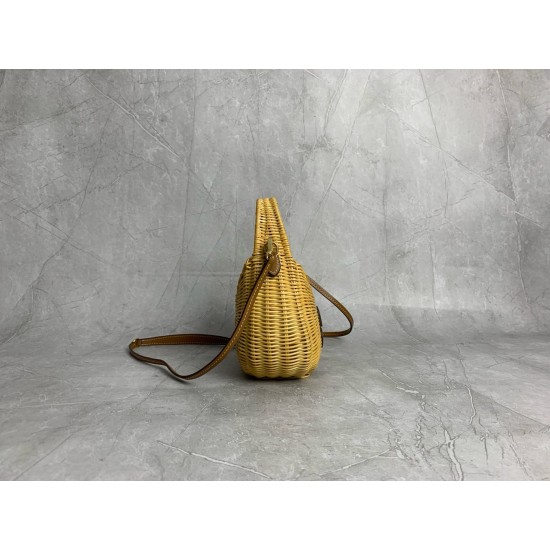 P6505BC125miumiu summer rustic resort style woven vegetable blue sub bag front hand-stitched leather logo label inside a card compartment with a long leather shoulder strap shoulder hand carry can be capacity is very cell phone tissue powder lipstick can 