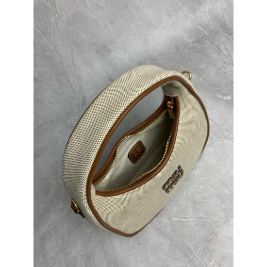 P5505BC125 cloth with leather MiuMiu new to the version of the new canvas MiuWaner canvas fabric with calfskin leather texture soft and durable this year's super-hot material must-have single product using the rounded curve to retain the proper sense of p