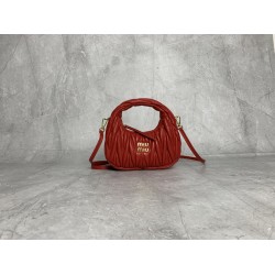p6105BP078 big red MiuMiu new mini MiuWander handbags imported lambskin classic brand iconic Matelasse texture embroidery vintage frosted hardware using the curve of the round lone retained the playful sense of the bag type of the overall stiff and shaped