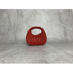 p6105BP078 big red MiuMiu new mini MiuWander handbags imported lambskin classic brand iconic Matelasse texture embroidery vintage frosted hardware using the curve of the round lone retained the playful sense of the bag type of the overall stiff and shaped