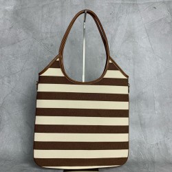 P6505BG231 Coffee Color Stripe Tote Bag The newest color stripe canvas tote bag is here Vintage hardware with calfskin leather super tone Long handle design can be shoulder or handheld switching at will Simple and lightweight Whether it's for work or outi