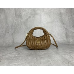 p6105BP078 caramel MiuMiu new mini MiuWander handbags imported lambskin classic brand iconic Matelasse texture embroidery vintage frosted hardware use of round lone curve retains the playful sense of the bag type overall stiff and shaped full of personali