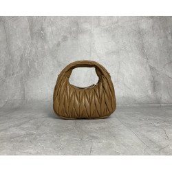 p6105BP078 caramel MiuMiu new mini MiuWander handbags imported lambskin classic brand iconic Matelasse texture embroidery vintage frosted hardware use of round lone curve retains the playful sense of the bag type overall stiff and shaped full of personali