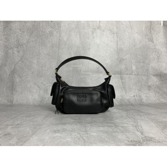 P8805BC146 black M this year's most special style biker bag using top imported lambskin leather soft cotton satin lining multi-pocket design blurring the boundaries of functionality and decorative personality distinctive can manage a variety of styles can