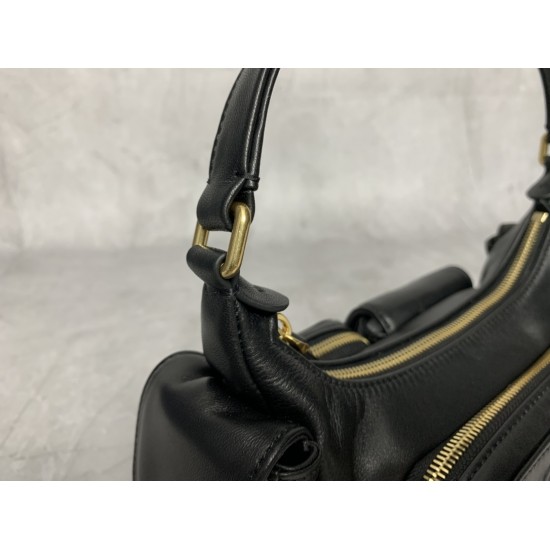 P8805BC146 black M this year's most special style biker bag using top imported lambskin leather soft cotton satin lining multi-pocket design blurring the boundaries of functionality and decorative personality distinctive can manage a variety of styles can