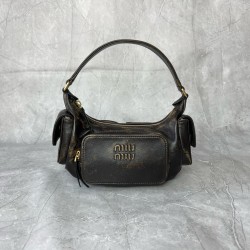 P8805BC146 retro M this year's most special style biker bag using top imported lambskin leather soft cotton satin lining multi-pocket design blurring the boundaries of functionality and decorative personality distinctive can manage a variety of styles can