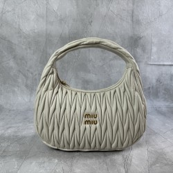 P8505BC108M new MiuWander handbags imported lambskin classic brand iconic Matelasse texture embroidery vintage frosted hardware using the curve of the round lone retained the right sense of playfulness bag type overall stiff and shaped full of personality