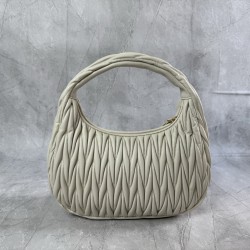 P8505BC108M new MiuWander handbags imported lambskin classic brand iconic Matelasse texture embroidery vintage frosted hardware using the curve of the round lone retained the right sense of playfulness bag type overall stiff and shaped full of personality