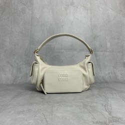 P8805BC146 white M this year's most special style biker bag using top imported lambskin leather soft cotton satin lining multi-pocket design blurring the boundaries of functionality and decorative personality distinctive can manage a variety of styles can