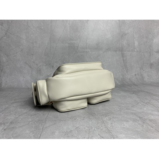 P8805BC146 white M this year's most special style biker bag using top imported lambskin leather soft cotton satin lining multi-pocket design blurring the boundaries of functionality and decorative personality distinctive can manage a variety of styles can