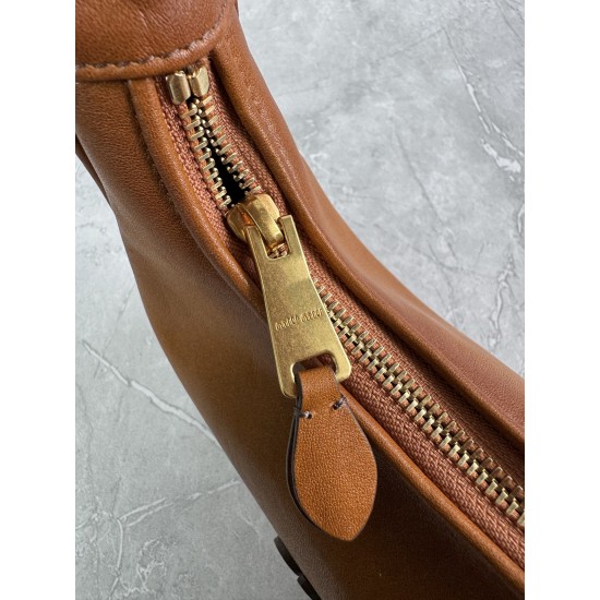 P6805BC125 Cognac soft cowhide leather with an aged effect gives the Wander a new modern elegance combining a refined silhouette with the bold experimental spirit of Miu Miu lcons Removable shoulder strap Gold-tone hardware Zipper closure Strap lining Eng