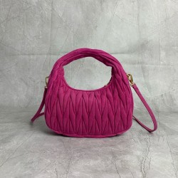 New Suede HoboP6505BC125PeachThis bag reinterprets Wander's Hobo shape in suede, injecting a soft sophistication into a classic vintage styleRemovable leather shoulder strapLength 110cmGold hardwareMetal monogrammed logo on frontCotton sateen liningZipper