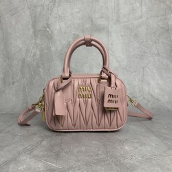 p8805BB123 snow pink M new too pretty bowling handbags imported lambskin classic brand iconic Matelasse texture embroidery vintage frosted hardware to retain the proper sense of playfulness bag type overall stiff and shaped full of personality can be swee