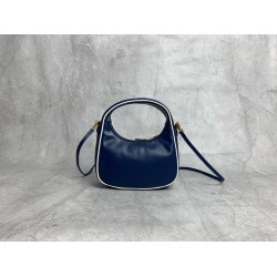 P7005BC125 blue with white MiuMi new MiuWander handbags new bold color scheme using the top imported calfskin leather vintage frosted hardware using the round lone curve to retain the playful sense of expression of sports elegance style and contemporary v