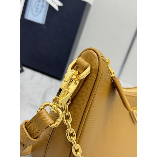 F540 with counter counter version of the full set of packaging exclusive customized new color caramel new upgraded version of the 1BC204 cross shoulder strap removable this versatile handbag using clean lines and classic detail design with removable chain