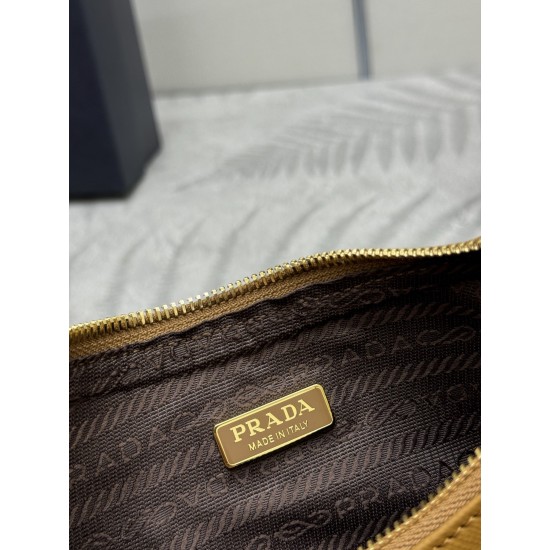 F540 with counter counter version of the full set of packaging exclusive customized new color caramel new upgraded version of the 1BC204 cross shoulder strap removable this versatile handbag using clean lines and classic detail design with removable chain