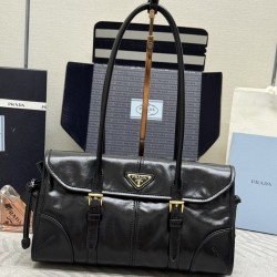 New Waxed Leather Underarm Bag 1BD376 arrives!