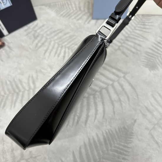 F600 with counter counterpartFull set of packagingExclusive customizationCounter newest modelGlossy underarm bagLarge 1BC156 arrivesThis exquisite Prada Cleo shoulder bag reinterprets the brand's iconic vintage designAdjustable leather handlesMetal hardwa