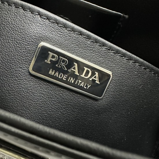 F600 with counter counterpartFull set of packagingExclusive customizationCounter newest modelGlossy underarm bagLarge 1BC156 arrivesThis exquisite Prada Cleo shoulder bag reinterprets the brand's iconic vintage designAdjustable leather handlesMetal hardwa