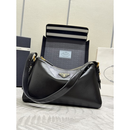F670 with counter counter version of the full set of packaging exclusive customized new Aimee underarm bag wrinkled patent leather 1BC229 small this leather Hobo underarm bag design temperament simple imported calfskin front metal triangle enamel logo wit