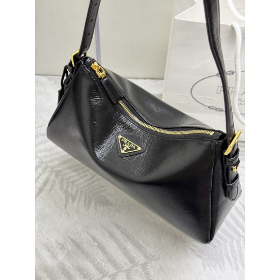 F670 with counter counter version of the full set of packaging exclusive customized new Aimee underarm bag wrinkled patent leather 1BC229 small this leather Hobo underarm bag design temperament simple imported calfskin front metal triangle enamel logo wit