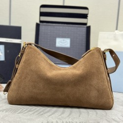 F670 new underarm bag Aimee suede suede 1BC228 large frosted leather arrived new shoulder bag design inspired by the exploration of Hobo silhouette soft lines quite modern sense of leather soft super versatile back a lot of euphonious leather silhouette c