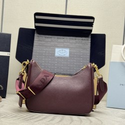 F580 with a full set of the right version of the counter package exclusive custom upgraded version of the three-in-one new 1BH204 cross grain leather gold hardware nylon Hobo hand-carrying underarm bag Netroots Sisters crazy grass popular in the fashion c