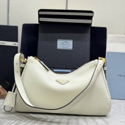 F690 with counter counter version of the full set of packaging exclusive customized new Aimee underarm bag 1BC229 small this leather Hobo underarm bag design temperament simple imported calfskin front metal triangle enamel logo with removable leather shou