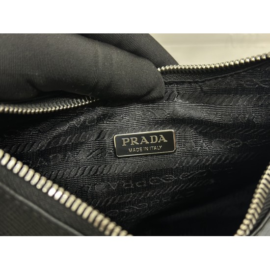 F560 with a full set of the right version of the counter package exclusive custom upgraded version of the three-in-one new 1BH204 cross grain leather silver hardware nylon Hobo hand-carrying armpit bag Netroots Sisters crazy grass popular in the fashion c