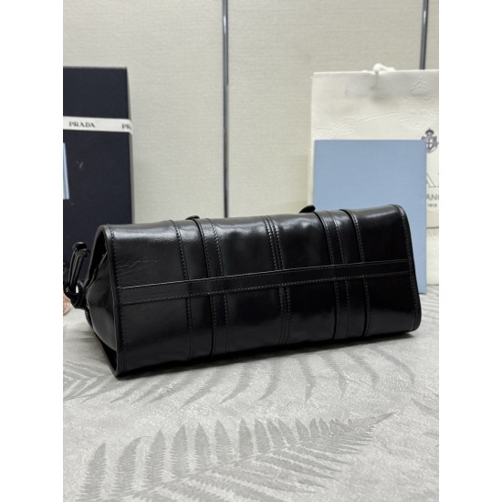 F790 with counter counter version of the full set of packaging exclusive customized new waxed leather armpit bag 1BD376 double buckle Soft Lux this leather handbag is simple and sophisticated design oily color exudes a classic atmosphere highlighting the 