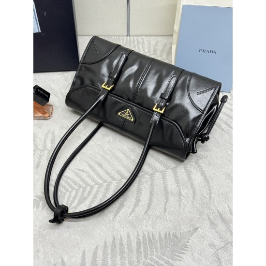 F790 with counter counter version of the full set of packaging exclusive customized new waxed leather armpit bag 1BD376 double buckle Soft Lux this leather handbag is simple and sophisticated design oily color exudes a classic atmosphere highlighting the 