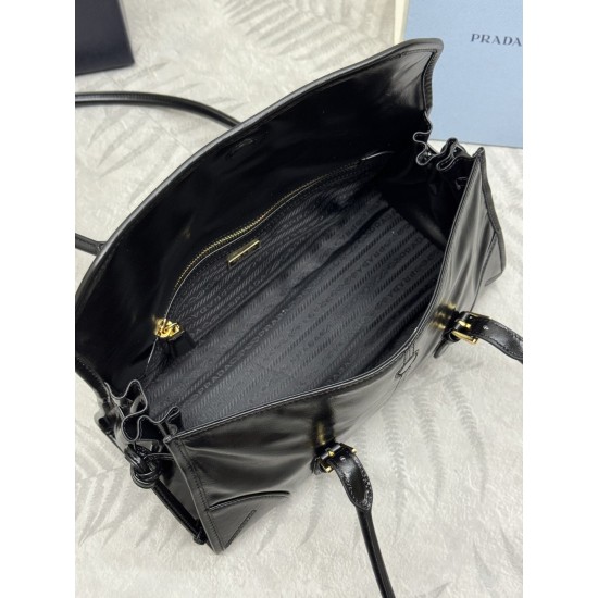 F790 with counter counter version of the full set of packaging exclusive customized new waxed leather armpit bag 1BD376 double buckle Soft Lux this leather handbag is simple and sophisticated design oily color exudes a classic atmosphere highlighting the 