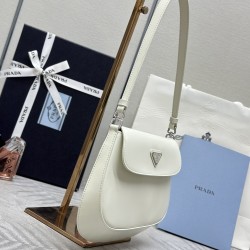F530 with counter to the version of the full set of packaging exclusive customization P home counter the latest models of women's underarm bag 1BD311 arrived to use imported leather open edge beads calfskin material private white Niko hardware is not the 