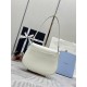 F530 with counter to the version of the full set of packaging exclusive customization P home counter the latest models of women's underarm bag 1BD311 arrived to use imported leather open edge beads calfskin material private white Niko hardware is not the 