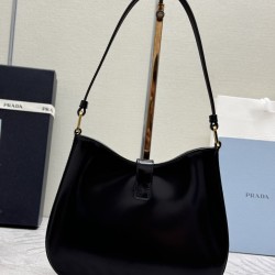 F530 with a full set of counter packaging exclusive customized new underarm bag 1BC169A This Cleo shoulder bag is made of imported glossy cowhide leather can be handheld can be carried on the shoulder front with a lock closure glowing exquisite charm shap