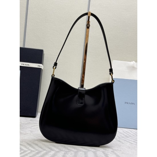 F530 with a full set of counter packaging exclusive customized new underarm bag 1BC169A This Cleo shoulder bag is made of imported glossy cowhide leather can be handheld can be carried on the shoulder front with a lock closure glowing exquisite charm shap