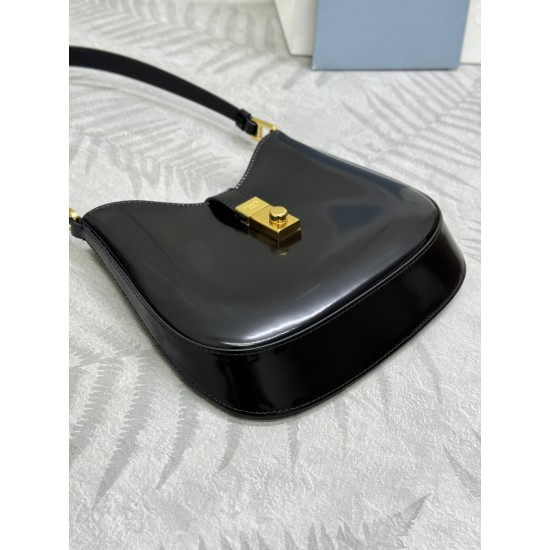 F530 with a full set of counter packaging exclusive customized new underarm bag 1BC169A This Cleo shoulder bag is made of imported glossy cowhide leather can be handheld can be carried on the shoulder front with a lock closure glowing exquisite charm shap