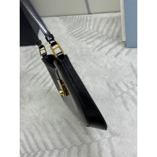 F530 with a full set of counter packaging exclusive customized new underarm bag 1BC169A This Cleo shoulder bag is made of imported glossy cowhide leather can be handheld can be carried on the shoulder front with a lock closure glowing exquisite charm shap