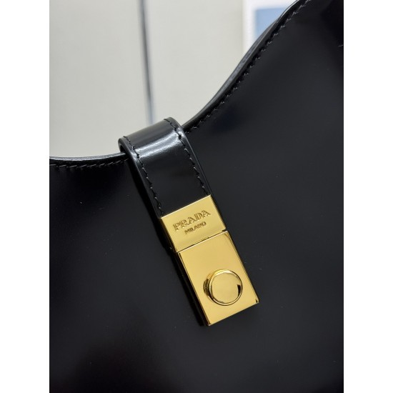 F530 with a full set of counter packaging exclusive customized new underarm bag 1BC169A This Cleo shoulder bag is made of imported glossy cowhide leather can be handheld can be carried on the shoulder front with a lock closure glowing exquisite charm shap