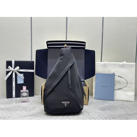 2vz092 Nylon Chest Bag Arrives