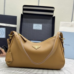 F690 with counter counter version of the full set of packaging exclusive customized new Aimee underarm bag 1BC229 small this leather Hobo underarm bag design temperament simple imported calfskin front metal triangle enamel logo with removable leather shou