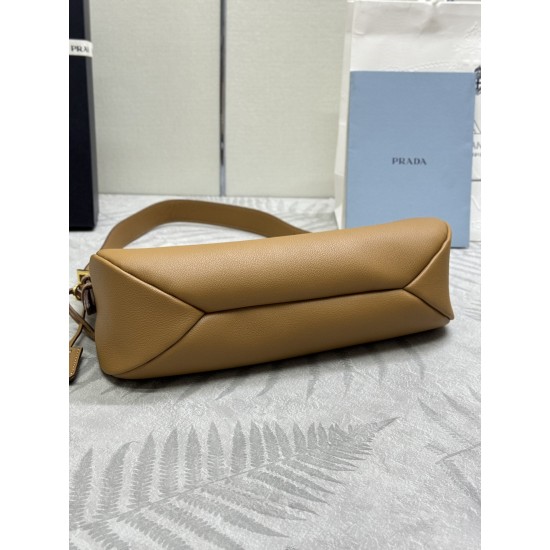 F690 with counter counter version of the full set of packaging exclusive customized new Aimee underarm bag 1BC229 small this leather Hobo underarm bag design temperament simple imported calfskin front metal triangle enamel logo with removable leather shou