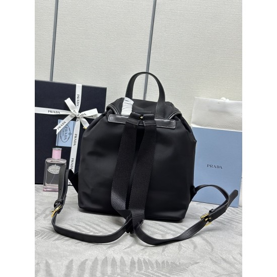 F510 with counter to the version of the full set of packaging exclusive customized new backpack 1BZ677B cover is cowhide edging this nylon shoulder bag using exquisite calfskin leather trim fusion of various materials and decorated with loose word mark lo