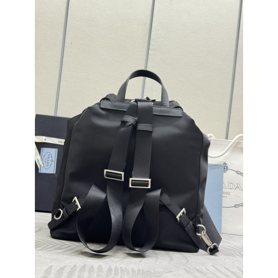 F600 new backpack 2VZ110 glossy leather shoulder straps retro hardware this ReNylon backpack using classic nylon fabric design retro nostalgic hardware fusion of innovative and practical elements to present a refined and timeless style with a removable gl
