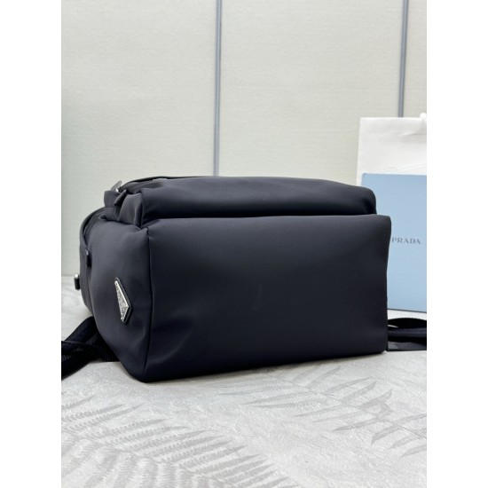 F500 classic explosive models shoulders backpack 2020 shoulders backpack old version 2VZ066 made of imported Saffiano leather material and imported nylon fabric adjustable nylon shoulder straps brushed metal accessories this nylon backpack multiple pocket