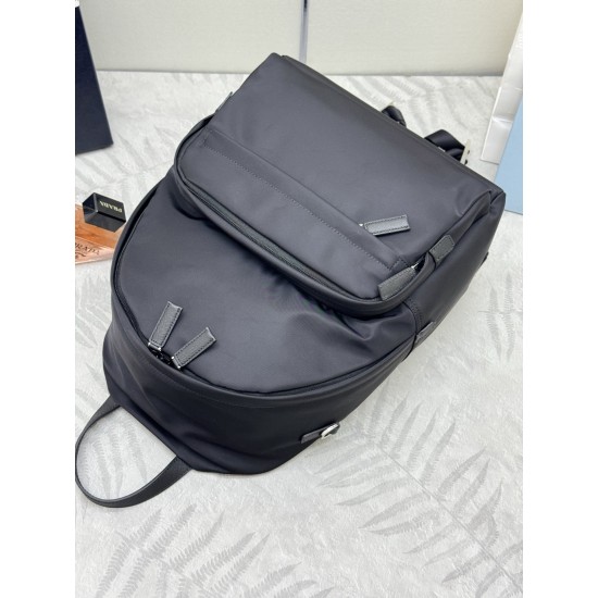 F500 classic explosive models shoulders backpack 2020 shoulders backpack old version 2VZ066 made of imported Saffiano leather material and imported nylon fabric adjustable nylon shoulder straps brushed metal accessories this nylon backpack multiple pocket