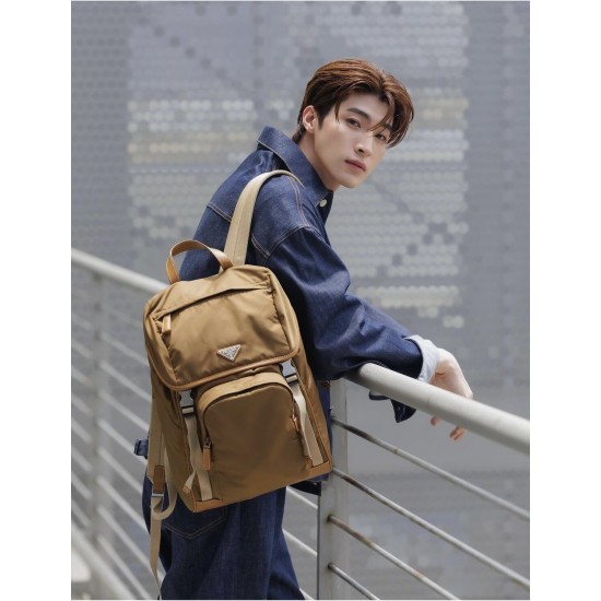 Cork color backpack model picture