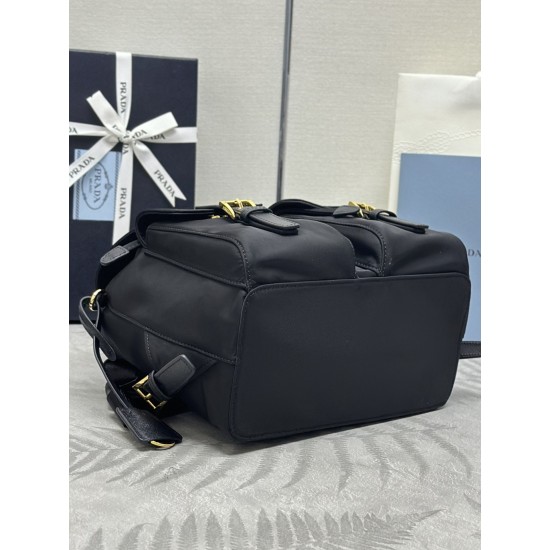 F470 with counter counterpartFully packagedExclusive customized gold bucklesClassic backpack 1BZ677Gold hardwareThis practical and innovative backpack is made of imported nylon fabricAdjustable shoulder straps and woven carry handlesRemovable ReEdition le